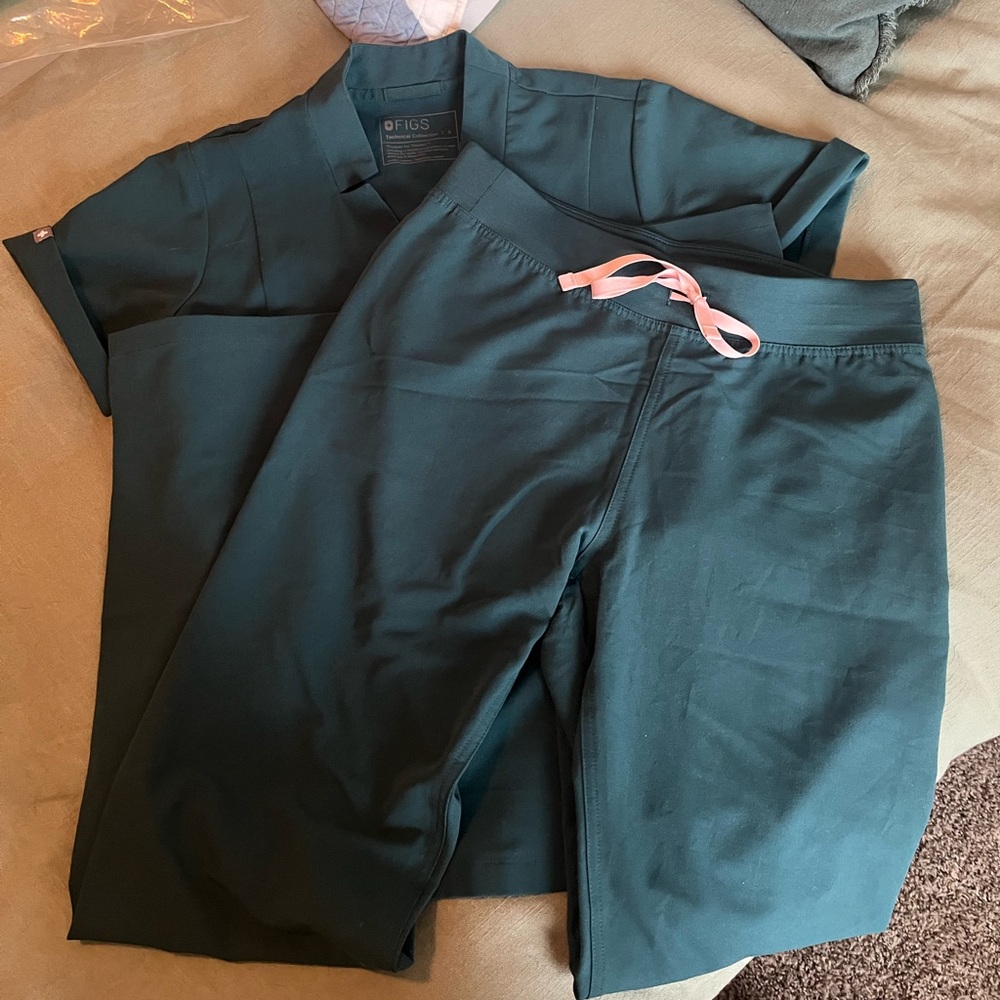 Figs scrubs set